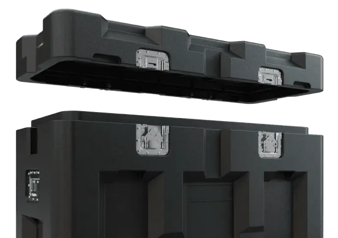 imagem de uma hard case preta com a tampa aberta